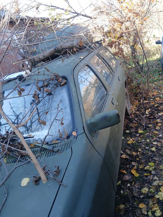 Продам форд на ходу є моменти по кузову ціна 300