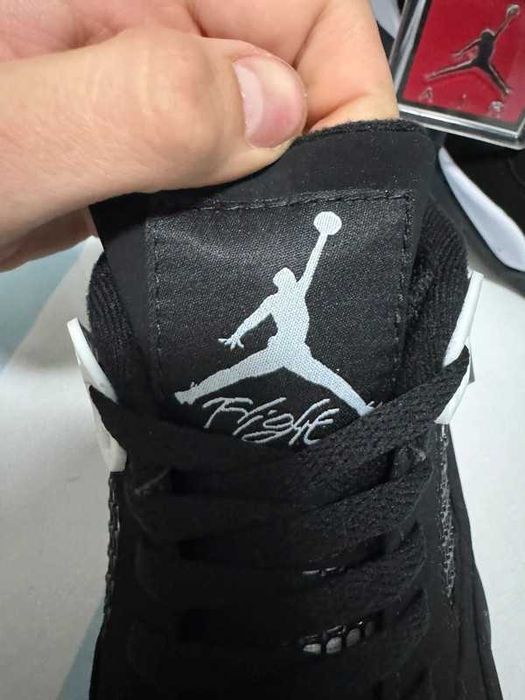 Buty Jordan 4 Retro White Thunder Rozmiar.43