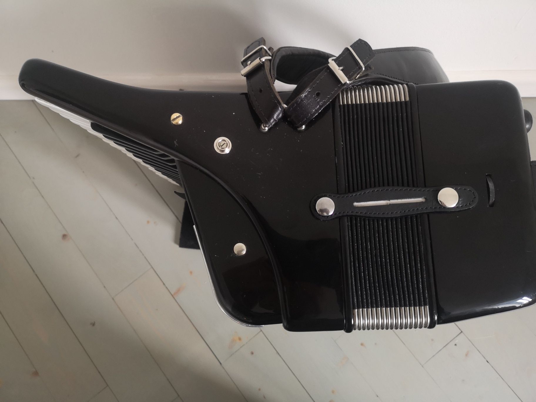 Weltmeister S4 120бас