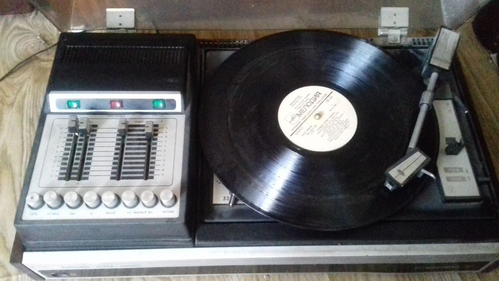 Электрофон Мелодия 103М Стерео производства СССР