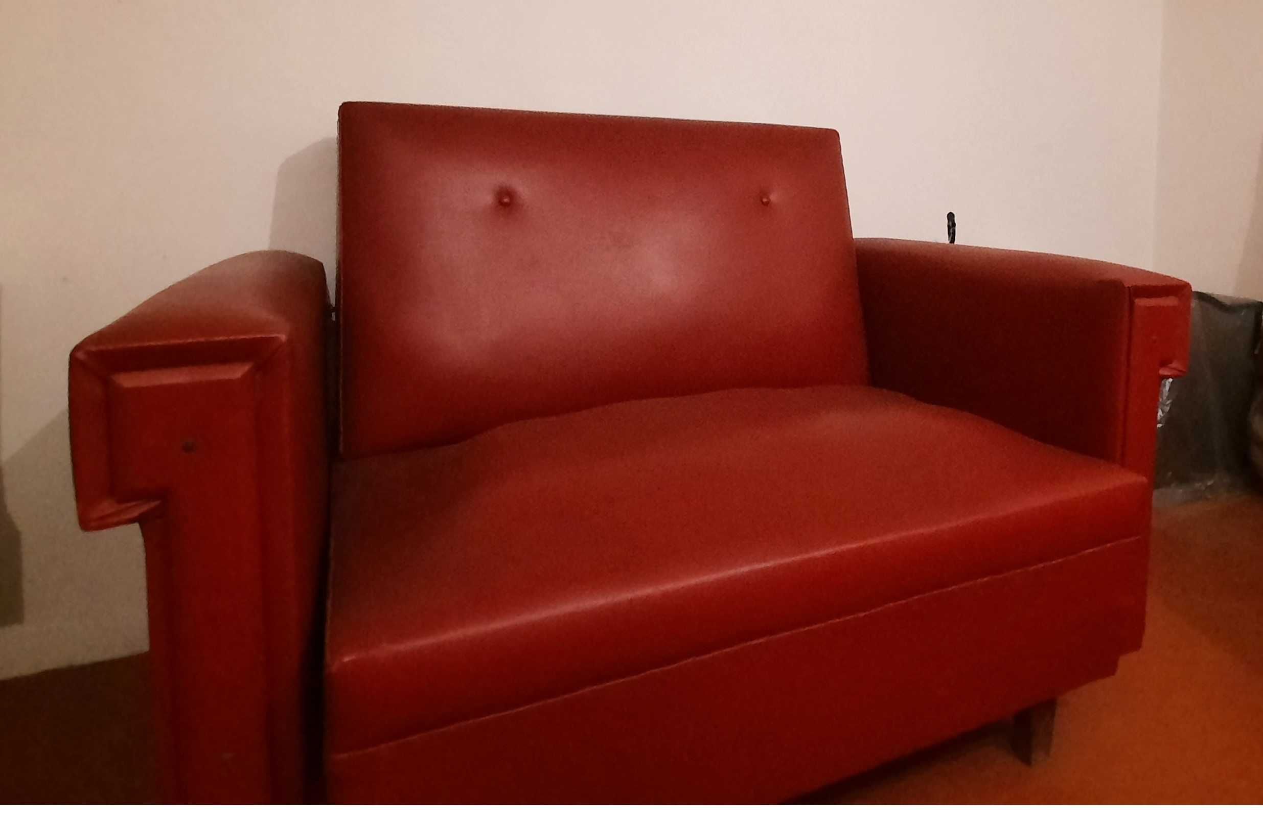 Sofa vermelho de 2 pessoas