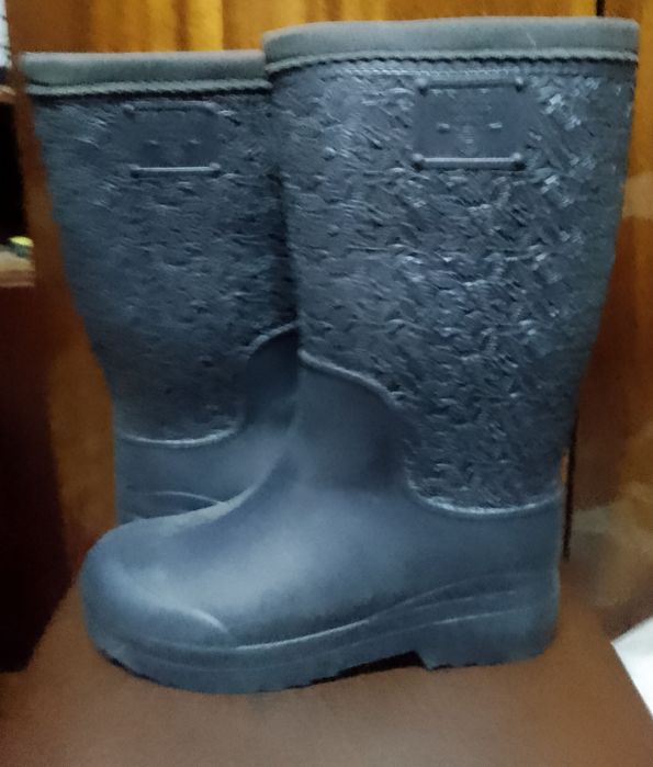 Резиновые  тёплые сапоги женские 36-37. 24,5см стелька.