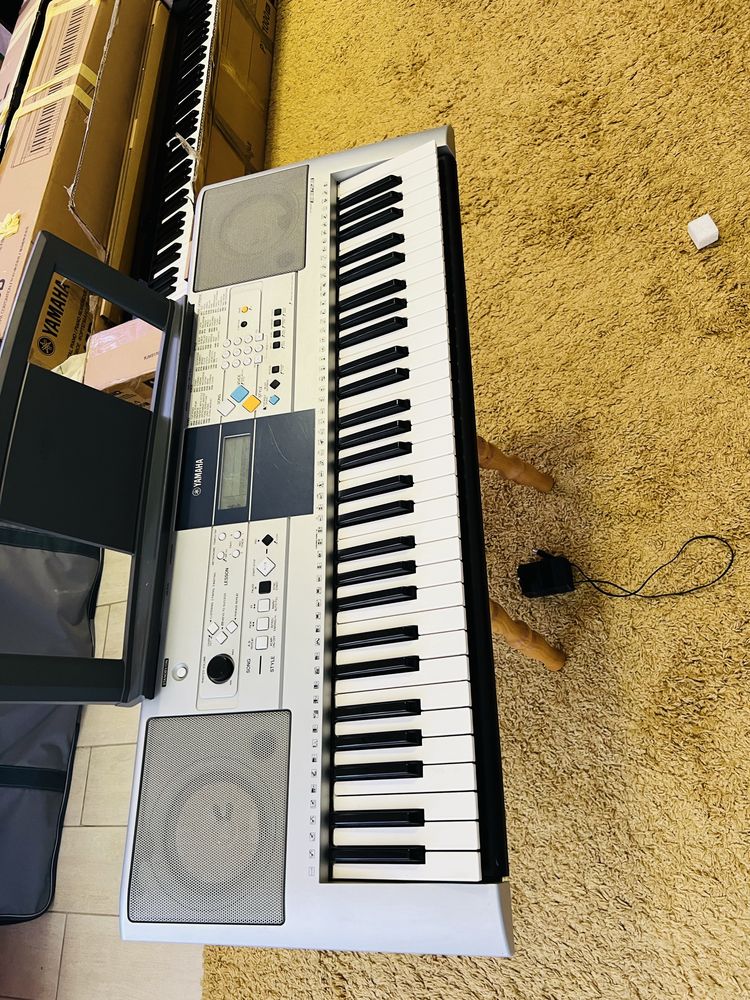 Yamaha E 323 Офіціал.