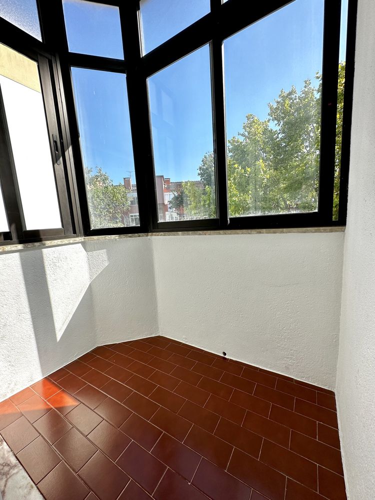 Apartamento T2 renovado em São João do Estoril