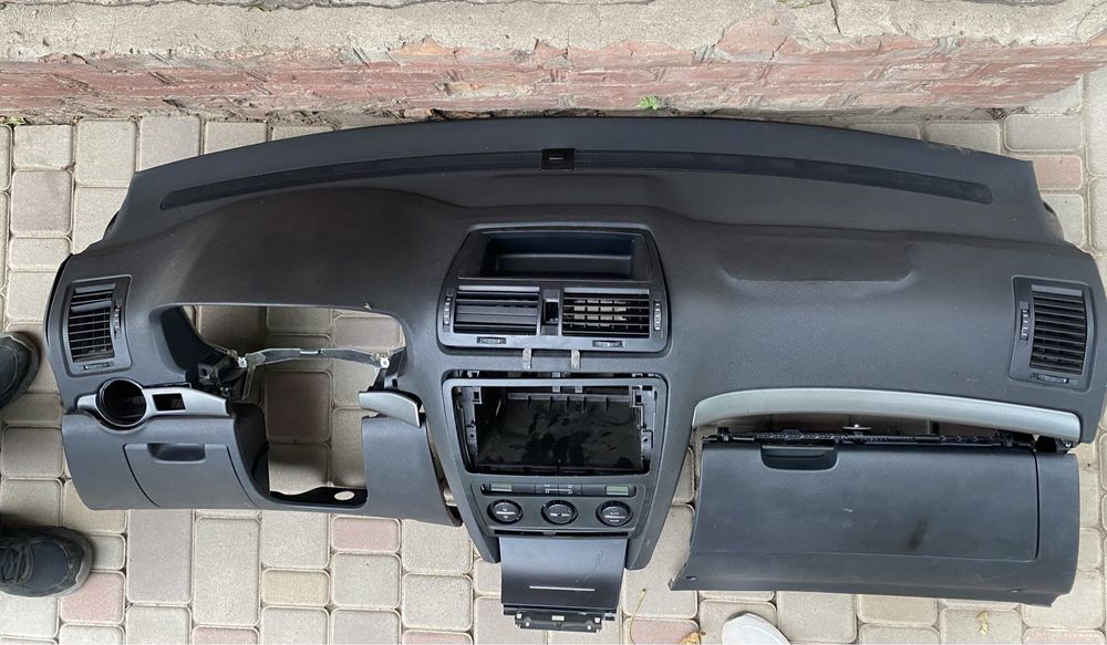Передня панель Skoda A5 2012 під відновлення