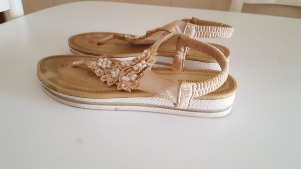 Sandálias tamanho 40