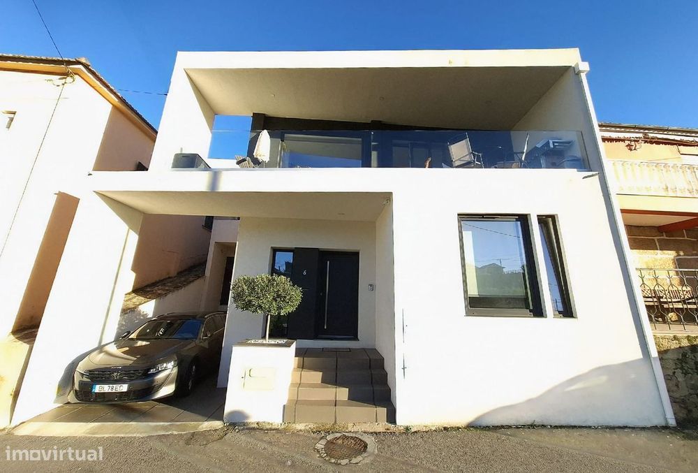 Vende se moradia V3 arquitectura moderna pronta habitar