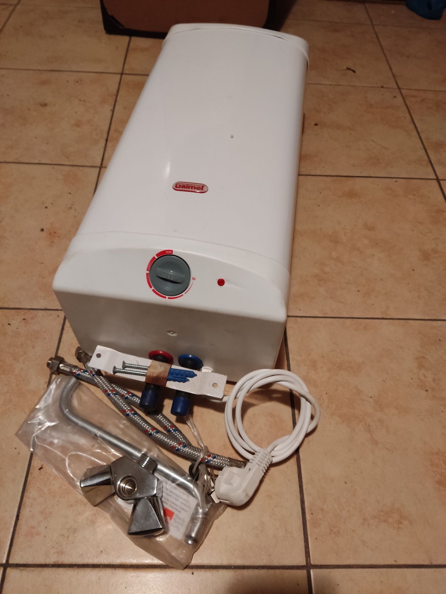 Podgrzewacz elektryczny nadumywalkowy
