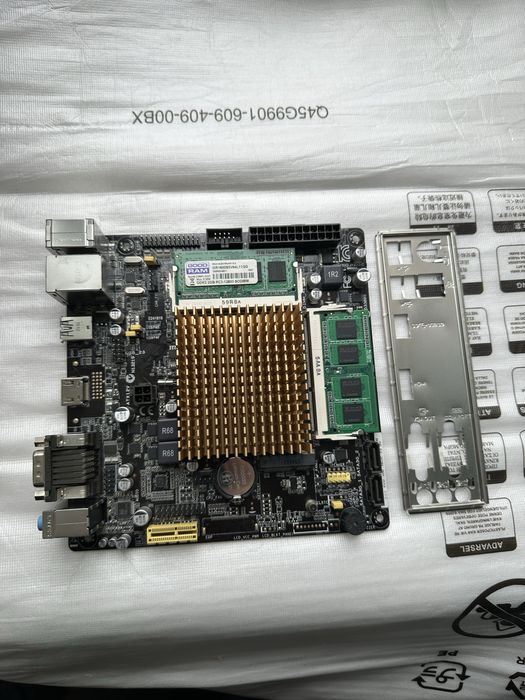 Материнская плата Asus J1900I-C Intel Celeron Quad-Core J1900/4GB
