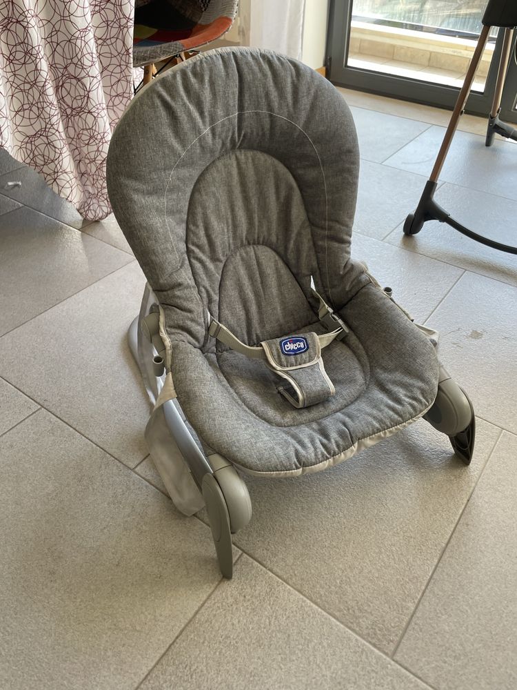 Caedeira  de  baloiço de marca chicco cinza