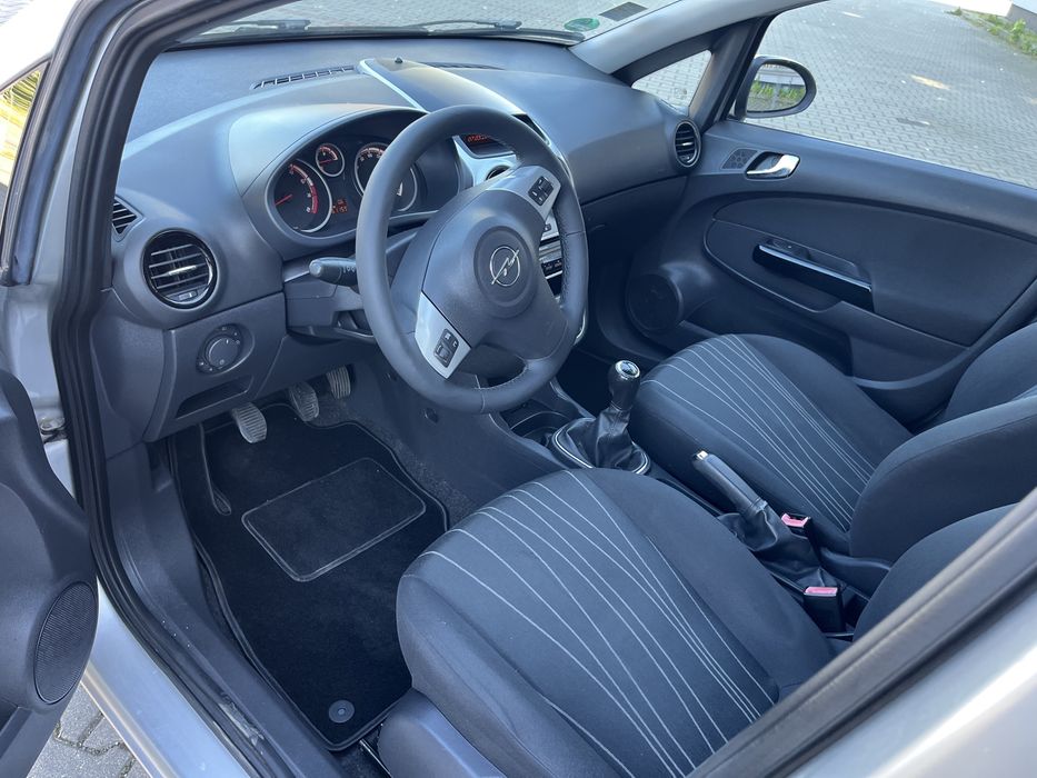 Opel corsa 1.2 Niemiec bardzo ladna niska cena