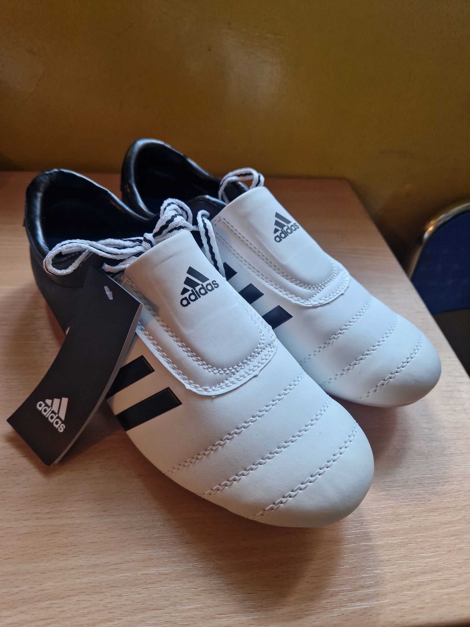 Buty treningowe halowe Adidas adi kick 2 rozmiar 42 i 2/3