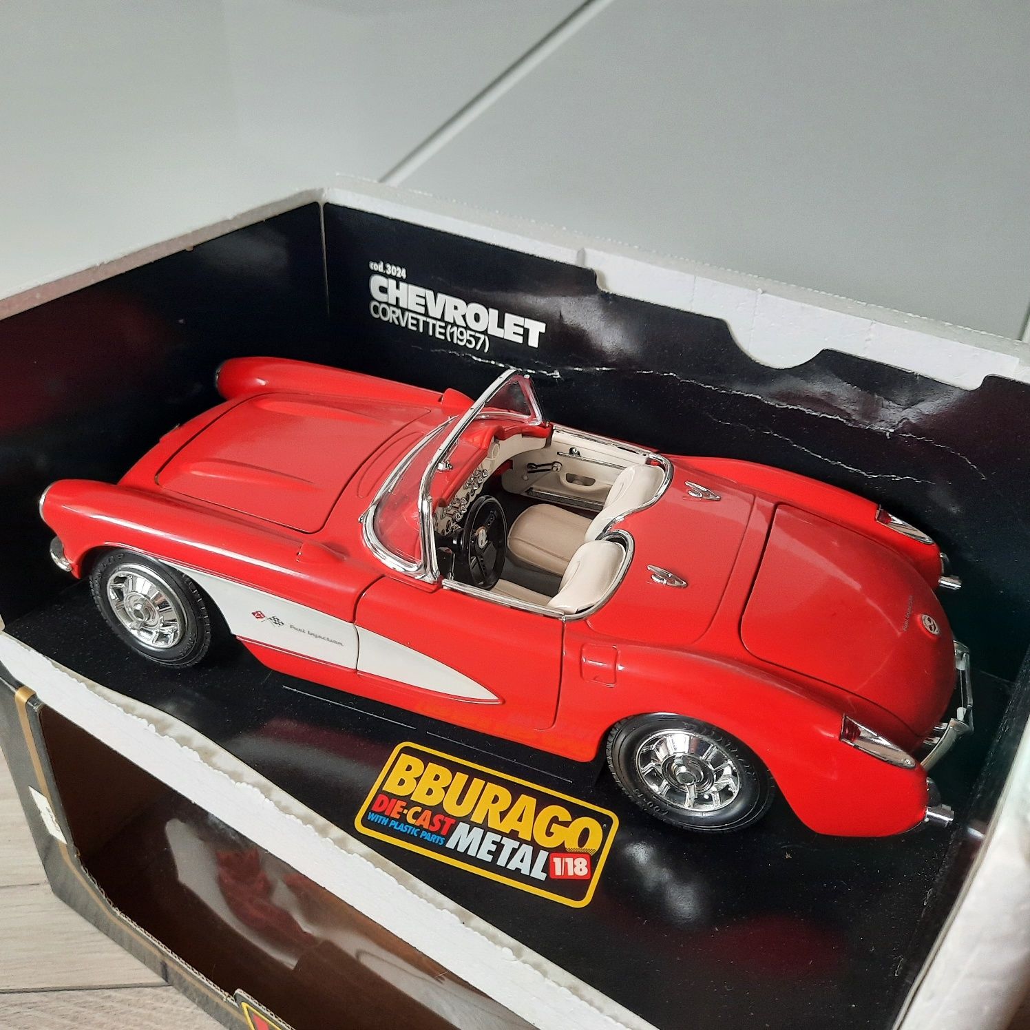 Auto Samochód Kolekcjonerski Chevrolet Corvette 1957 Bburago 1:18