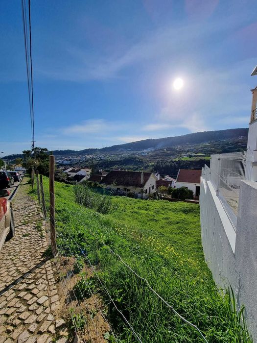 Terreno Urbano 405m² c/ Vista a 20min de Lisboa – Oportunidade