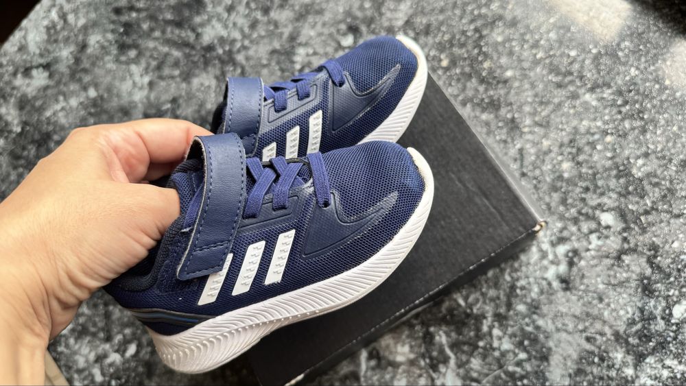 Дитячі кросівки adidas 21 розмір (повномірні)