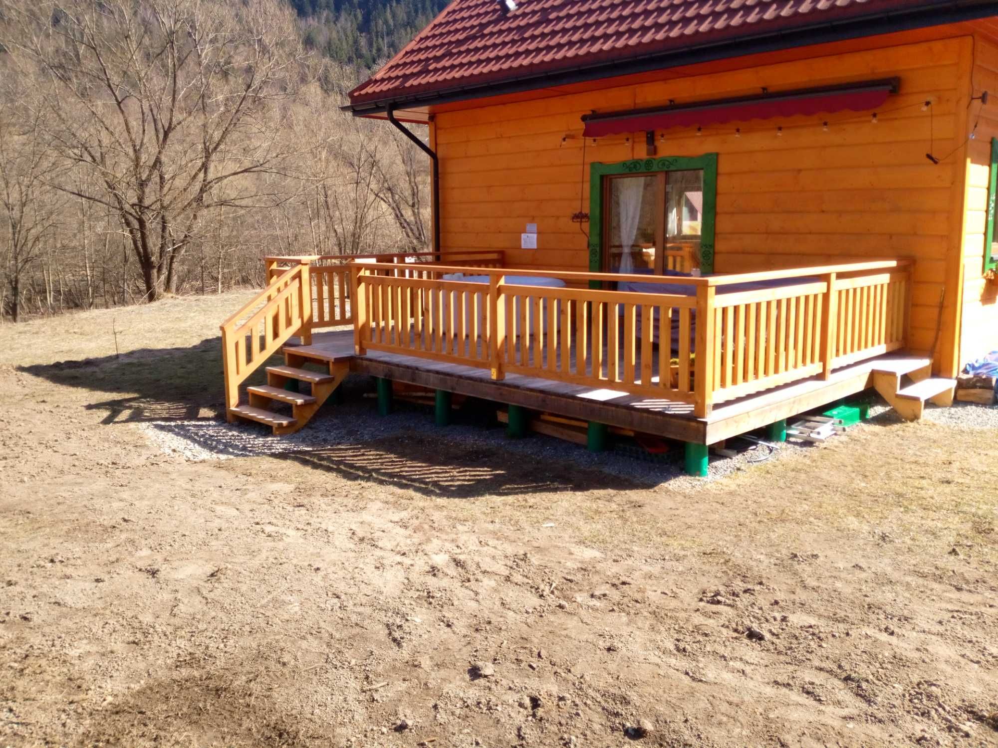 balustrada drewniana balkonowa, tarasowa, przy schodach zewnętrznych