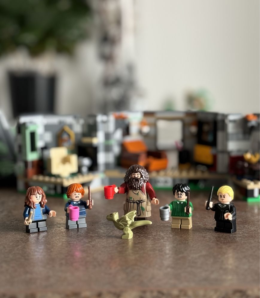 LEGO HARRY POTTER Хатинка Геґріда: Несподівані гості (76428)