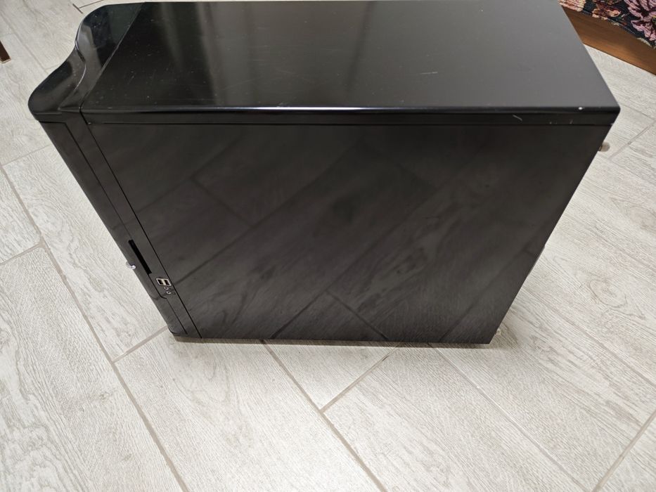 Intel core 2 duo e8400 + 2gb ram + Radeon HD 4800 512mb + 2 hdd