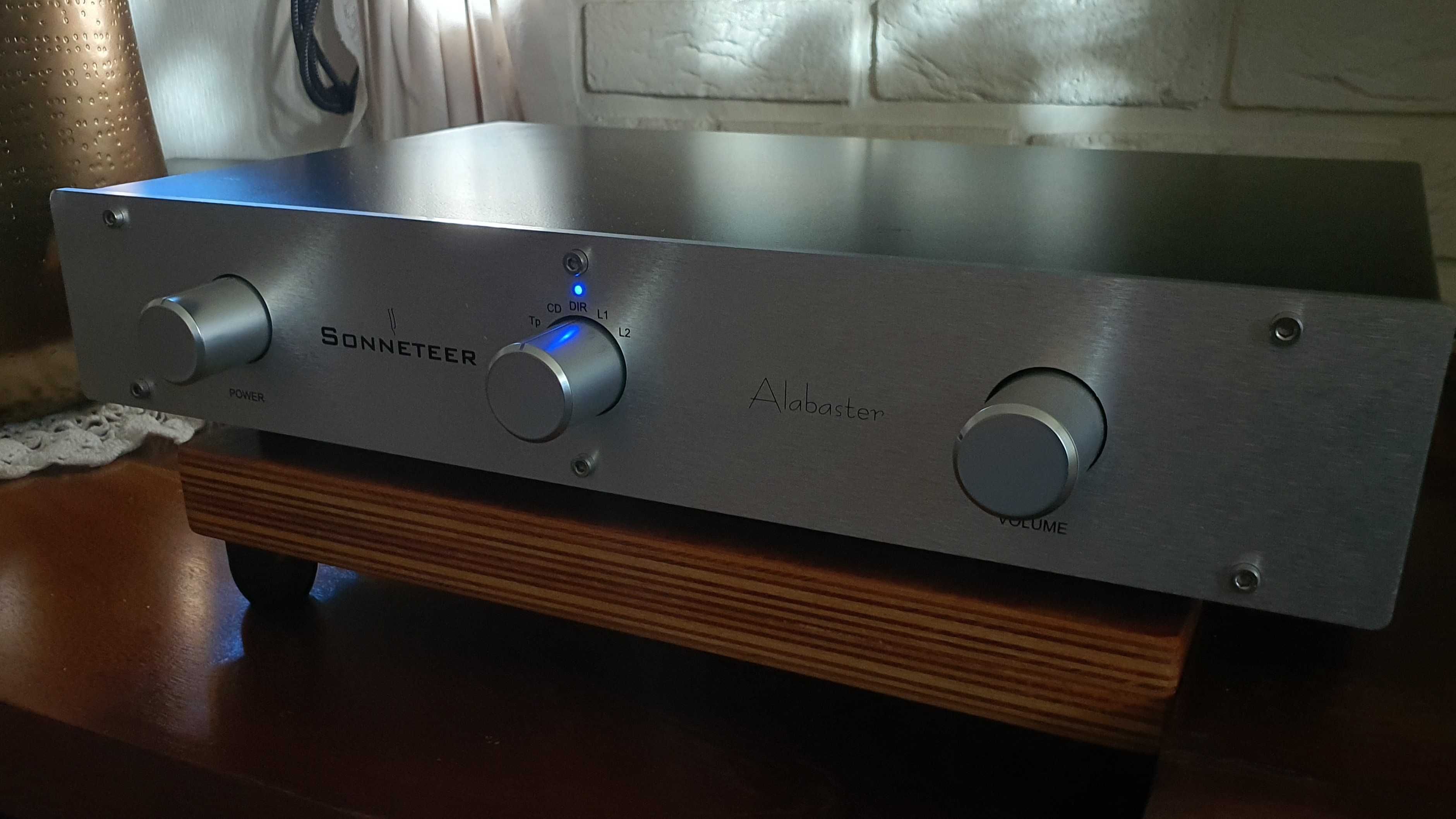 Sonneteer Alabaster
