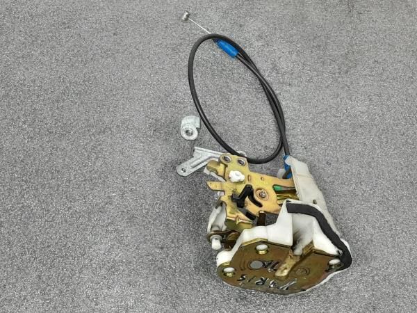 Fechadura / fecho porta trás direito TOYOTA Yaris (_P1_)