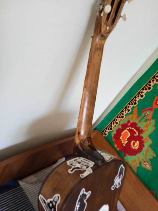 Реставрована гітара Чернігівської фабрики