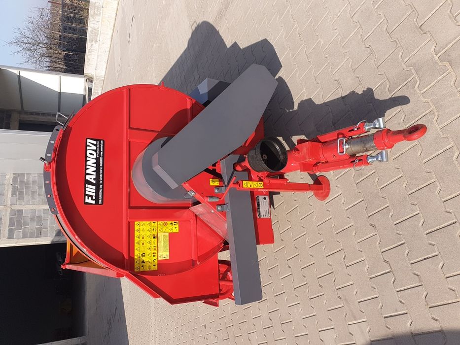 Sadowniczy rozrzutnik obornika ANNOVI