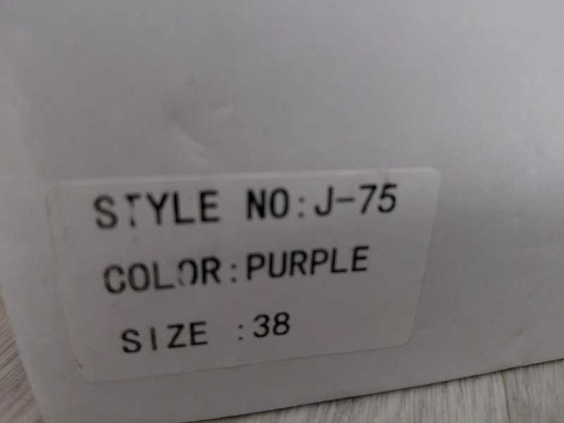 Sapato de cerimónia roxo