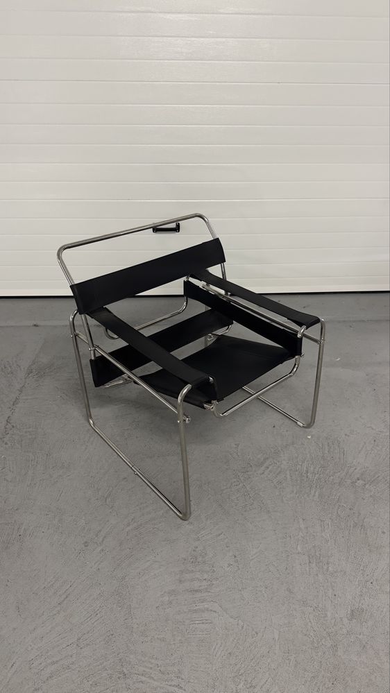 Cadeirão design wassily