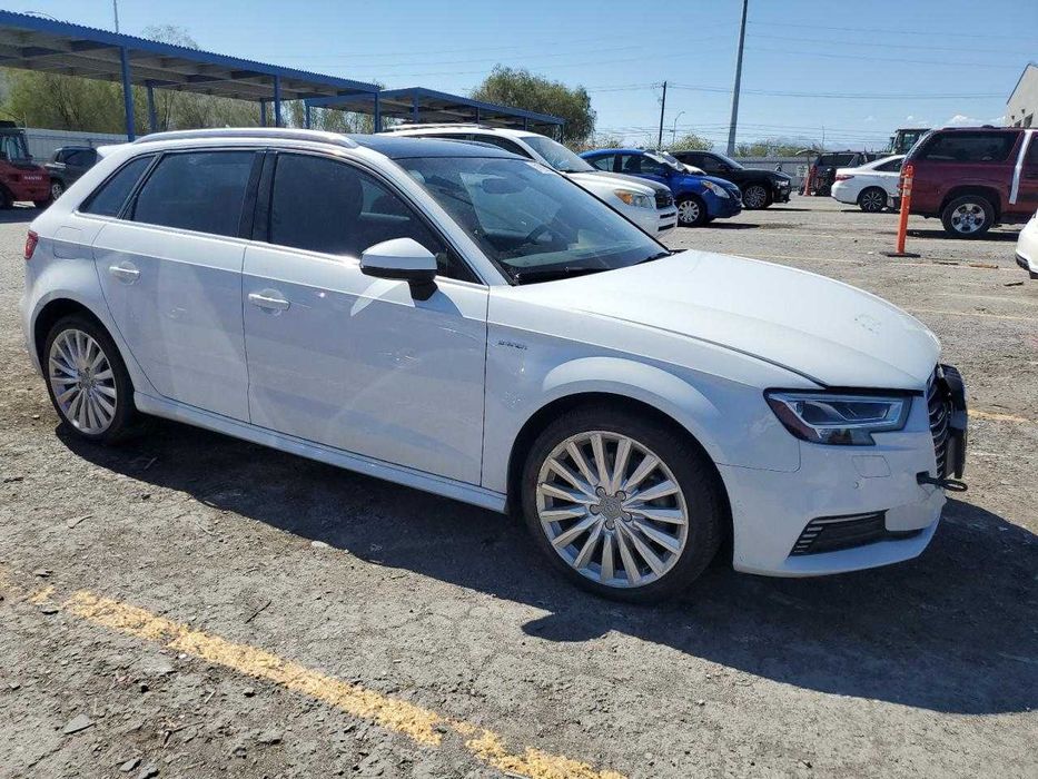 2017 Audi A3 e-tron Premium Plus hybrid в порту
