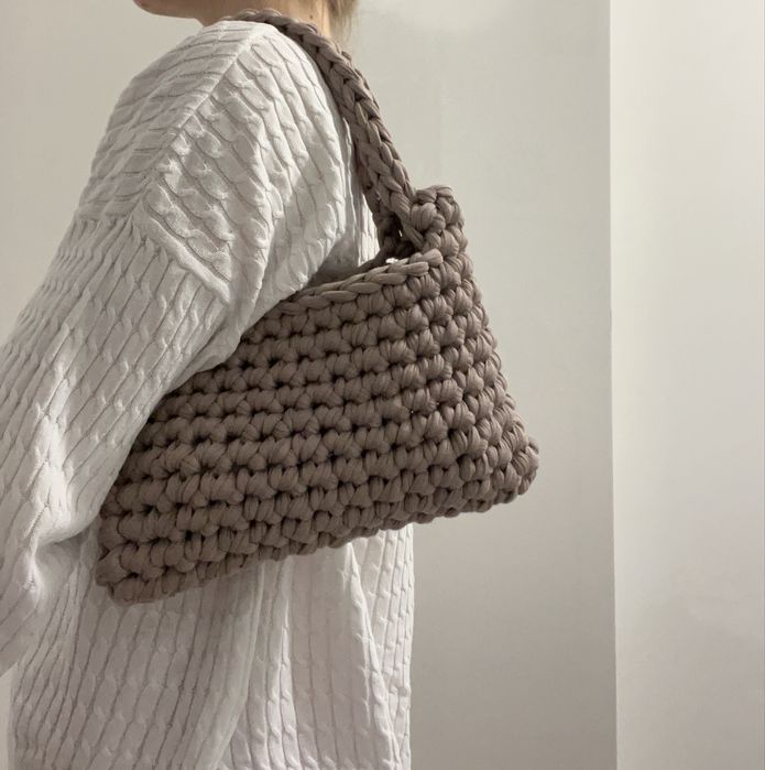 Torebka ręcznie robiona na szydełku z zapięciem magnetycznym