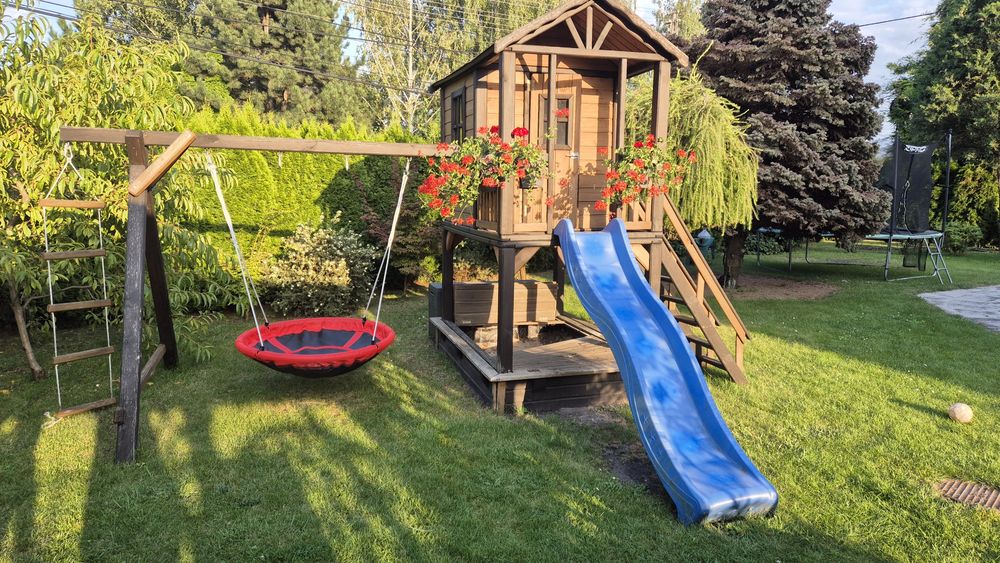 Drewniany plac zabaw dla dzieci