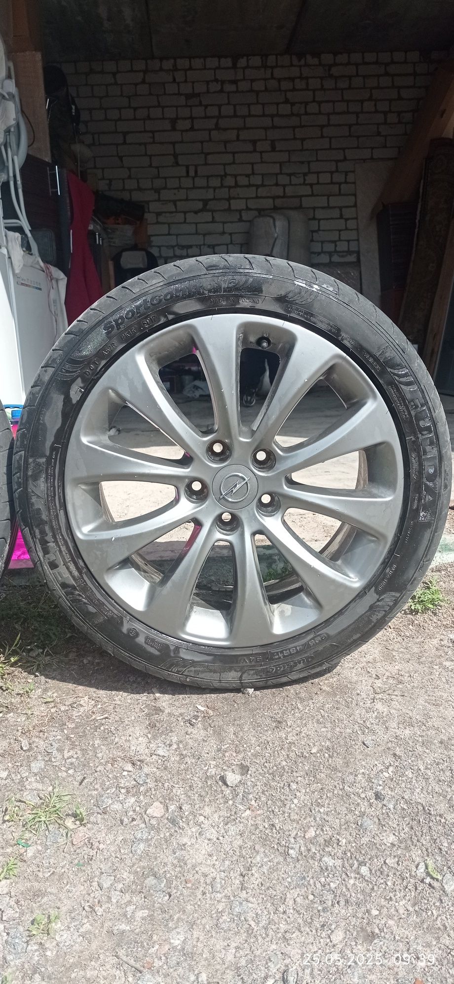 Продам Диски с резиной на  Opel R17 5х110