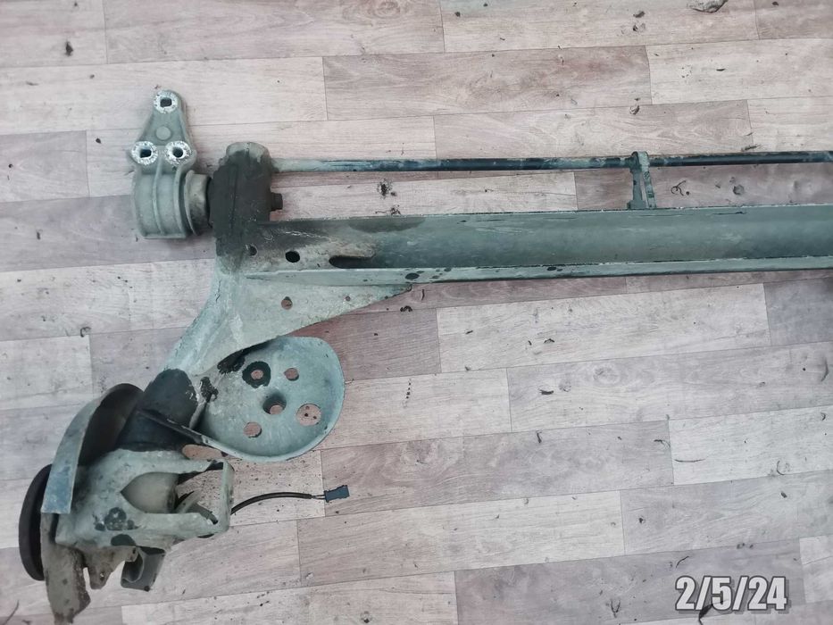 VW Passat B5 FL lift Kombi Belka tylnego zawieszenia tylna tył