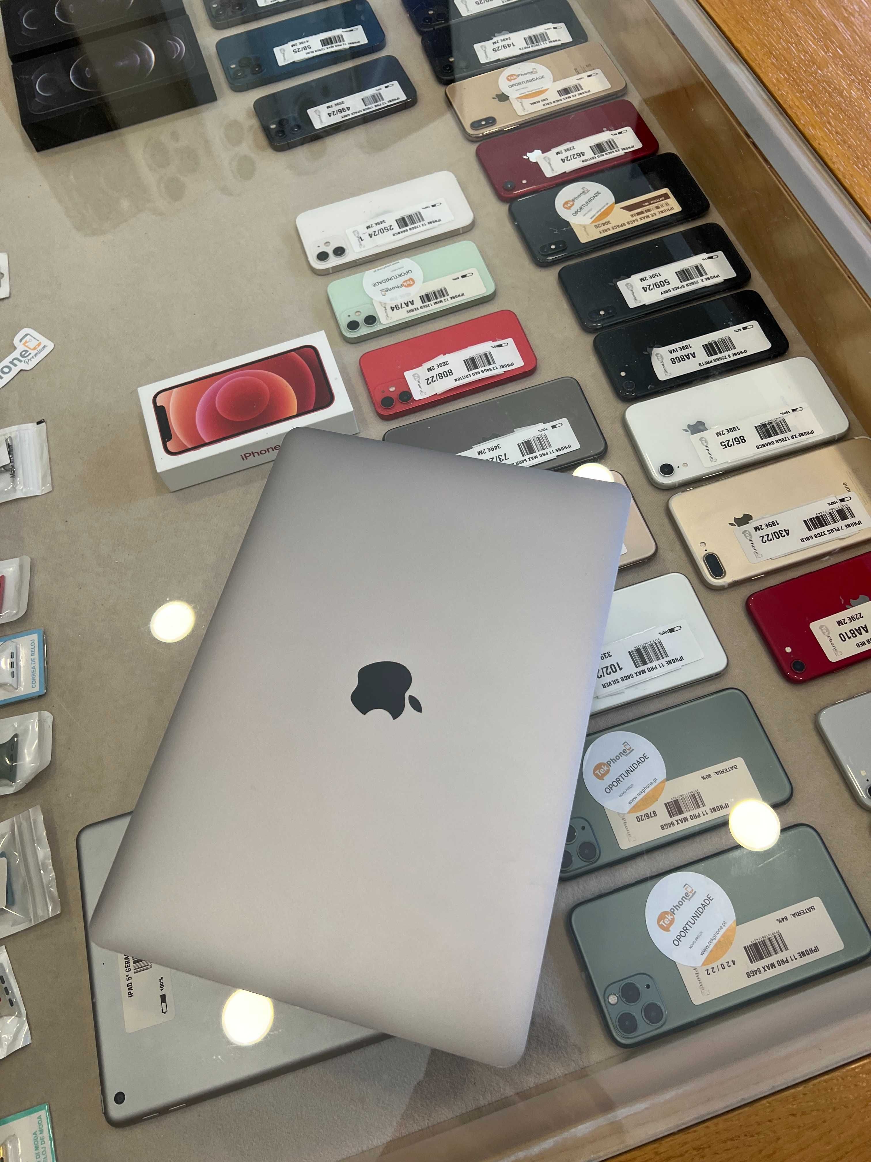 MacBook Pro 13 2018/ 8GB RAM/ 256SSD