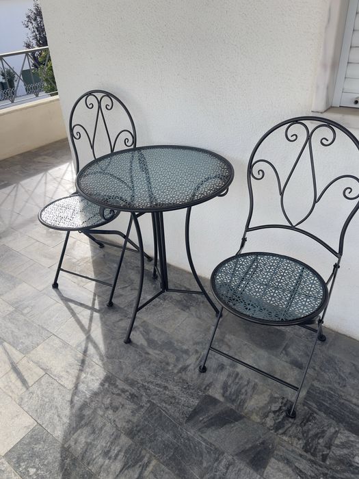 Conjunto mesa com cadeiras em ferro para terraco