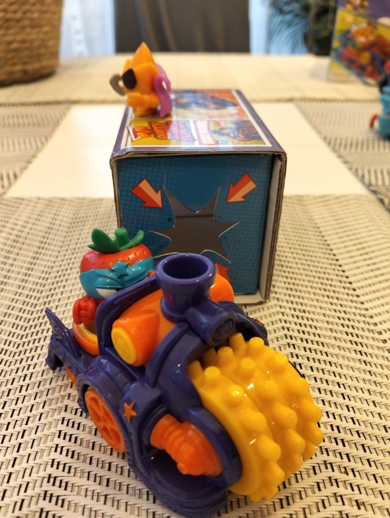 Super zings Skyracer + 2 figurki. Super Zings pojazd