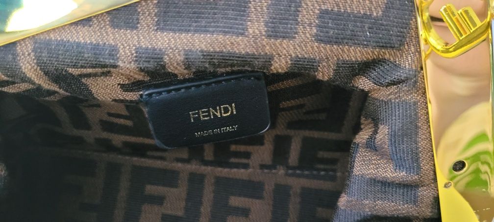 Torebka damska Fendi.