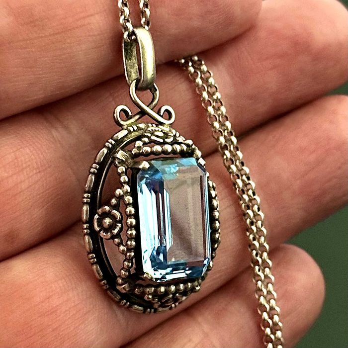 Srebrna przywieszka secesyjna z Akwamarynem, srebro próby 835