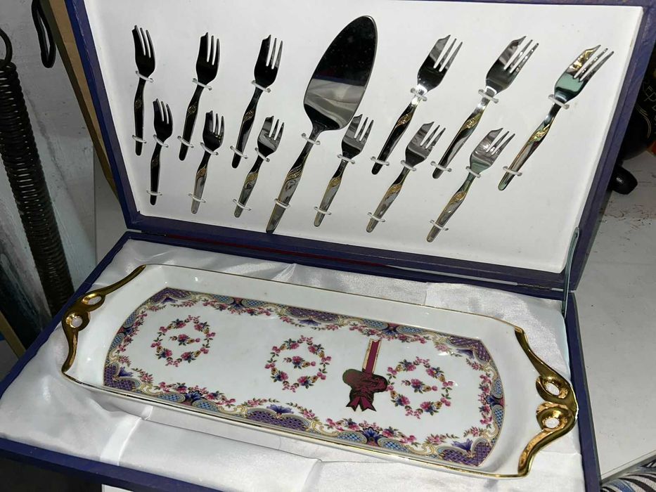 Conjunto de Porcelana Francesa e Faqueiro Limoges