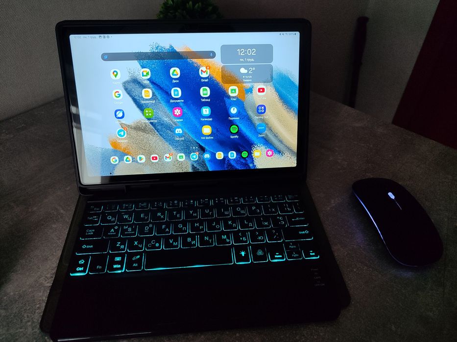 Продам планшет Galaxy Tab A8 з клавіатурою та мишкою