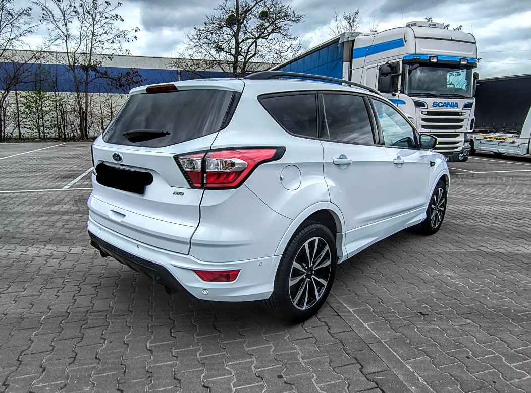 Ford Kuga ST-LINE,bogata wersja,niski przebieg,bezwypadek,4*4