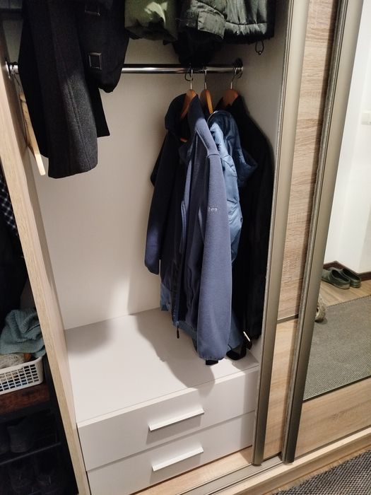 Szafa przesuwna 220 cm