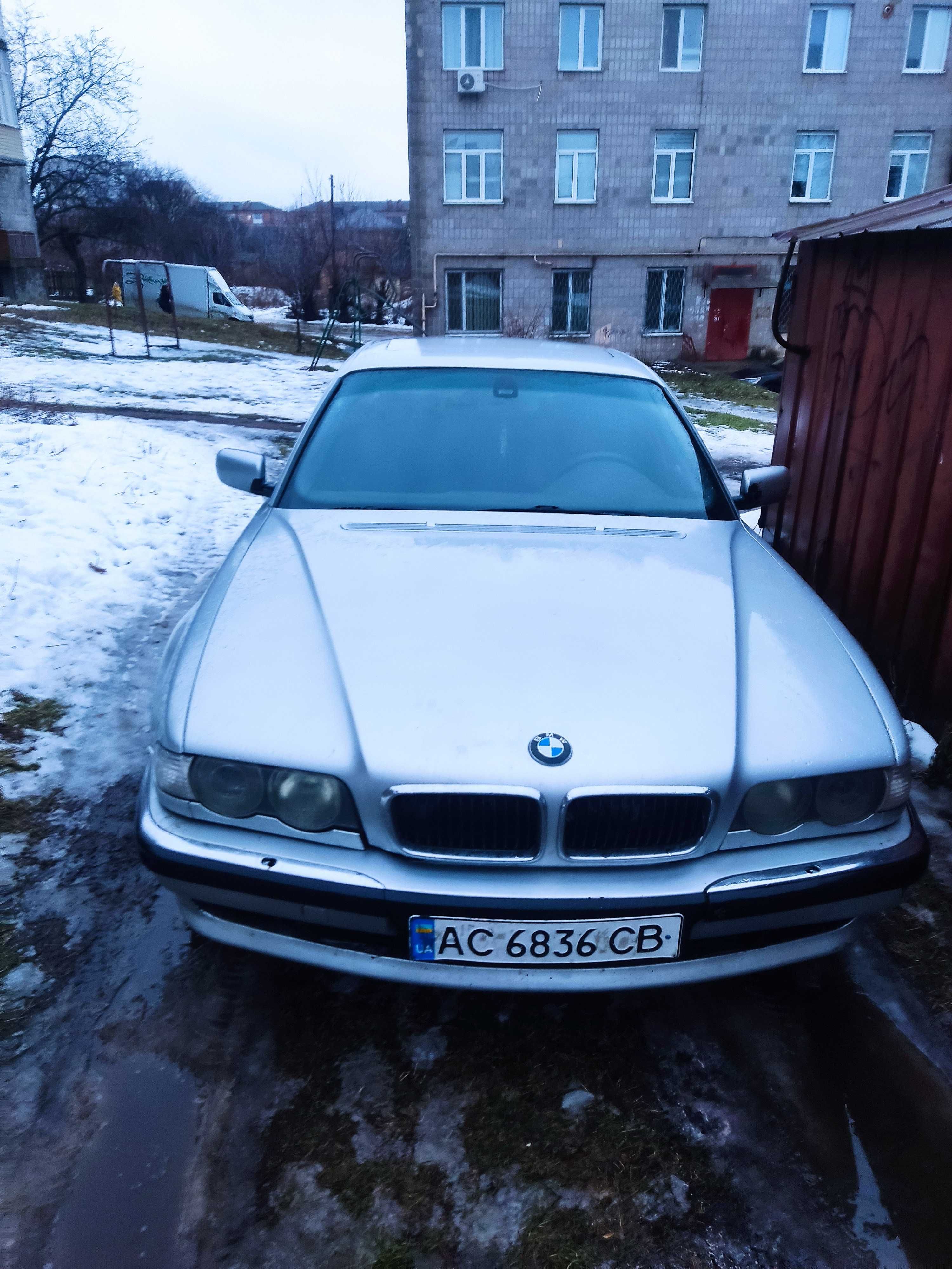 Продам BMW e38  2000