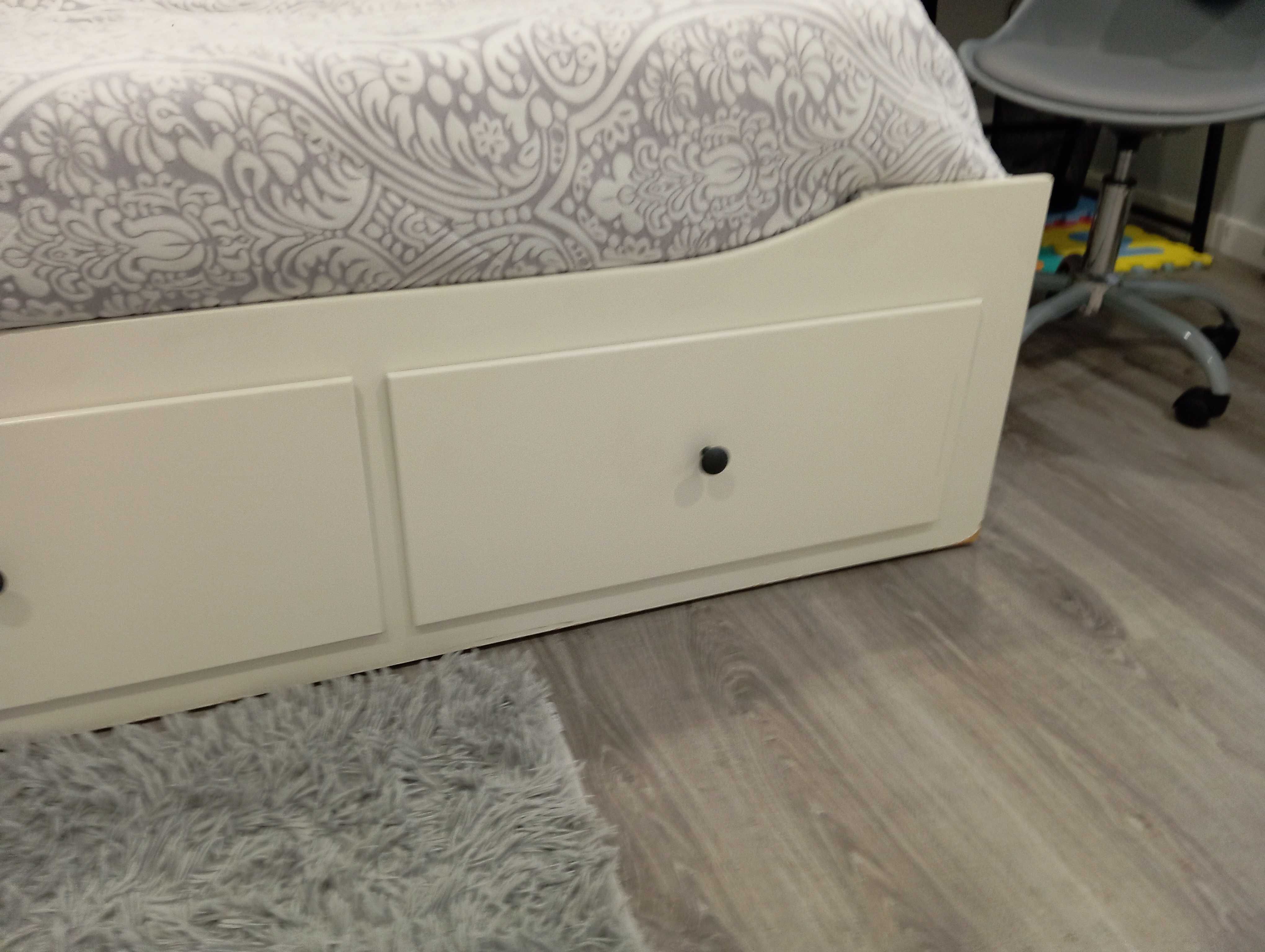 Cama de corpo e meio e colchão