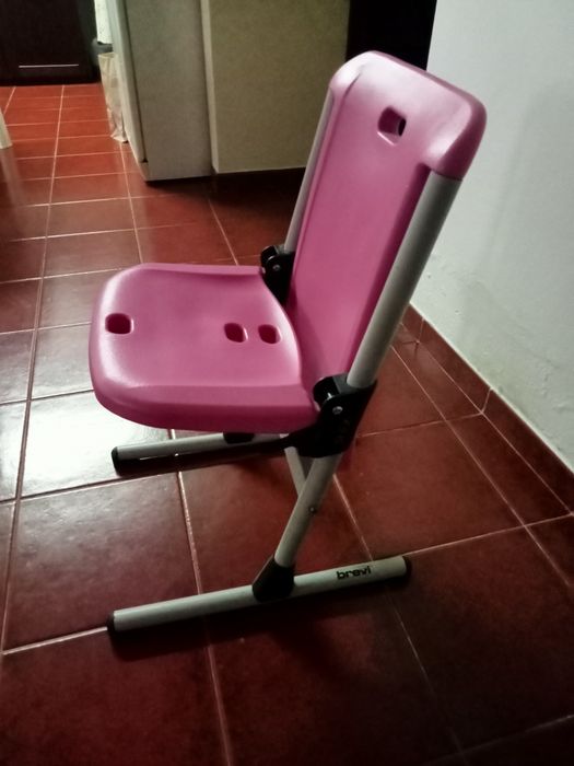 Cadeira com acento regulável