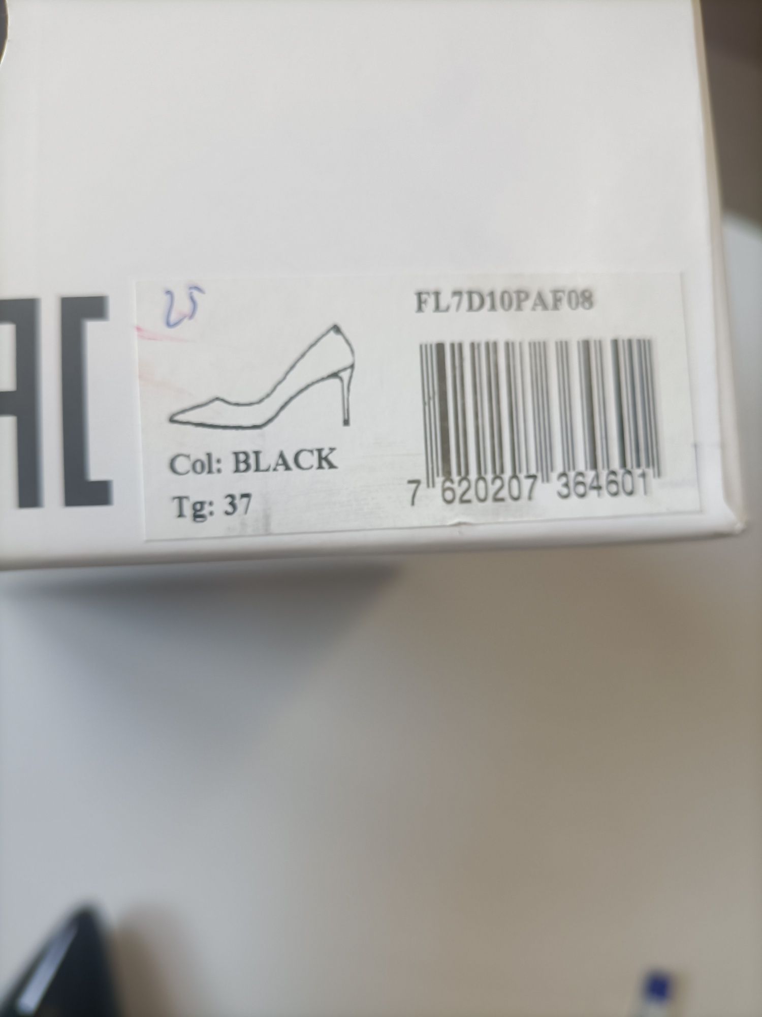 Szpilki Guess 37