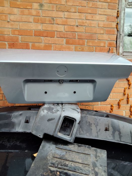 Кришка багажника BMW e36 запчастини