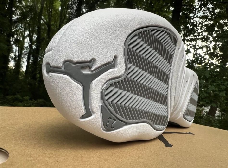 Nike Air Jordan Retro 12 Stealth.