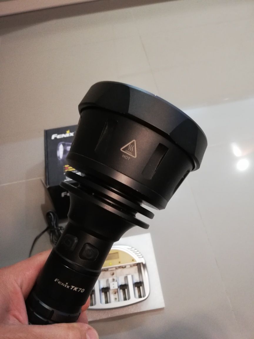 Тактический фонарь Fenix TK70 Cree XM-L +зарядное и аккумуляторы.