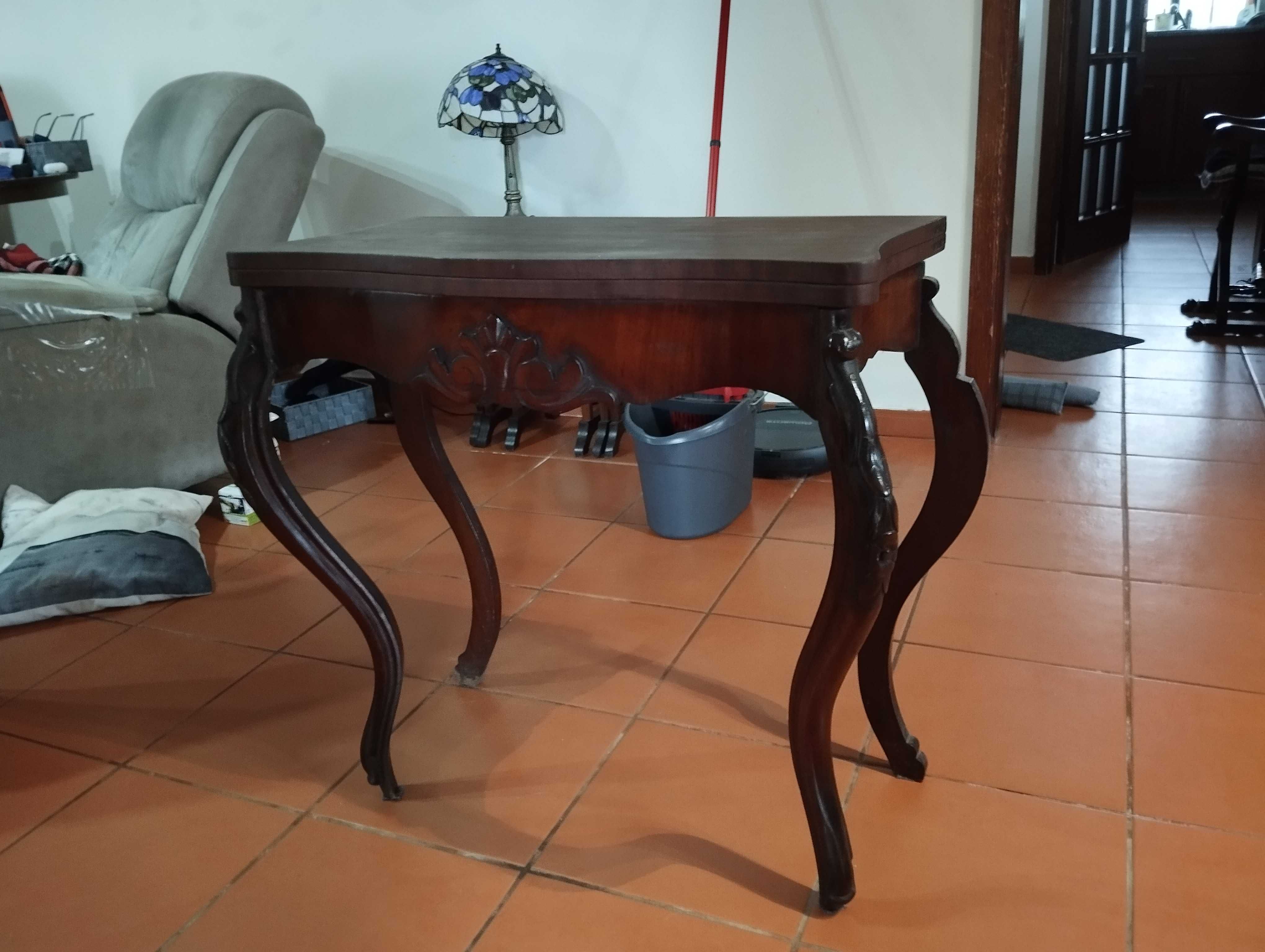 Mesa de jogo antiga